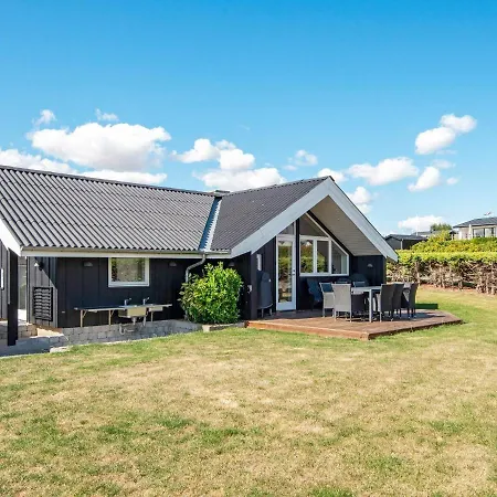 7 Person In Hejls-by Traum *