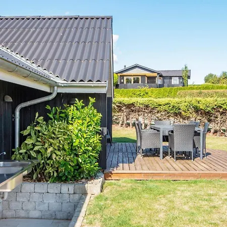 7 Person In Hejls-by Traum