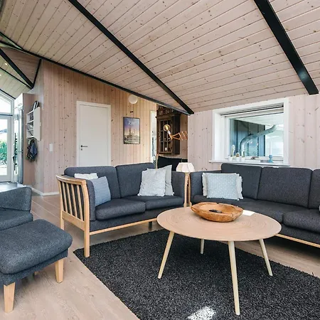 7 Person In Hejls-by Traum